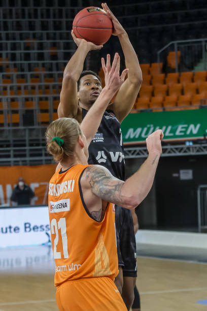 场等待签约 场等待签约