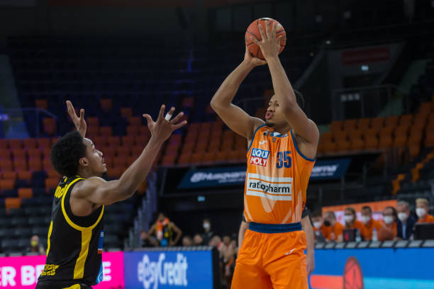 使他们成为 使他们成为